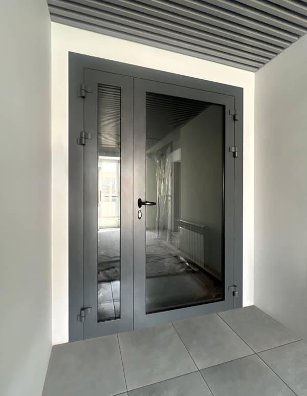 Алюминиевая огнестойкая дверь EIWS Алюминиевая огнестойкая дверь EIWS