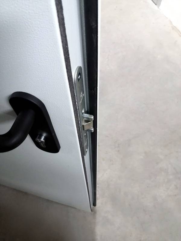 Цилиндровый замок (жилой дом на ул. Лазаревская, 3) Цилиндровый замок (жилой дом на ул. Лазаревская, 3)