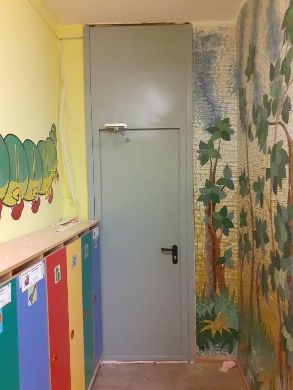 Дверь нестандартных размеров (вид изнутри) Дверь нестандартных размеров (вид изнутри)