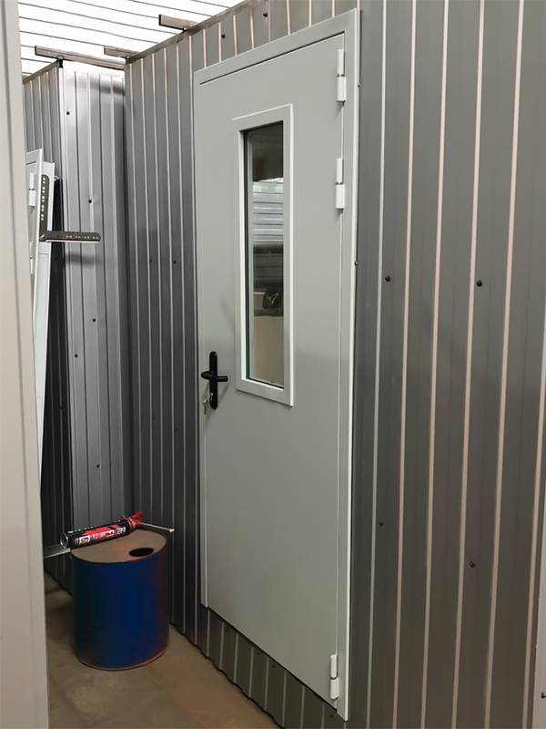 Дверь со стеклом (завод металлоконструкций, г. Химки, ул. Некрасова, 2) Дверь со стеклом (завод металлоконструкций, г. Химки, ул. Некрасова, 2)