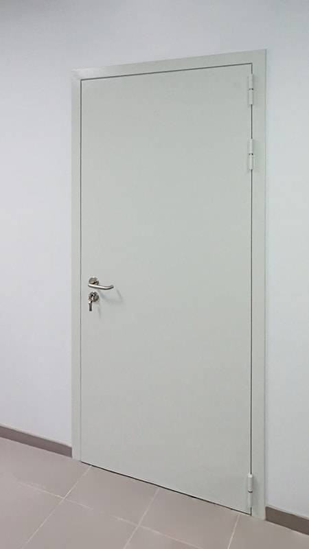 Дверь в офисном помещении