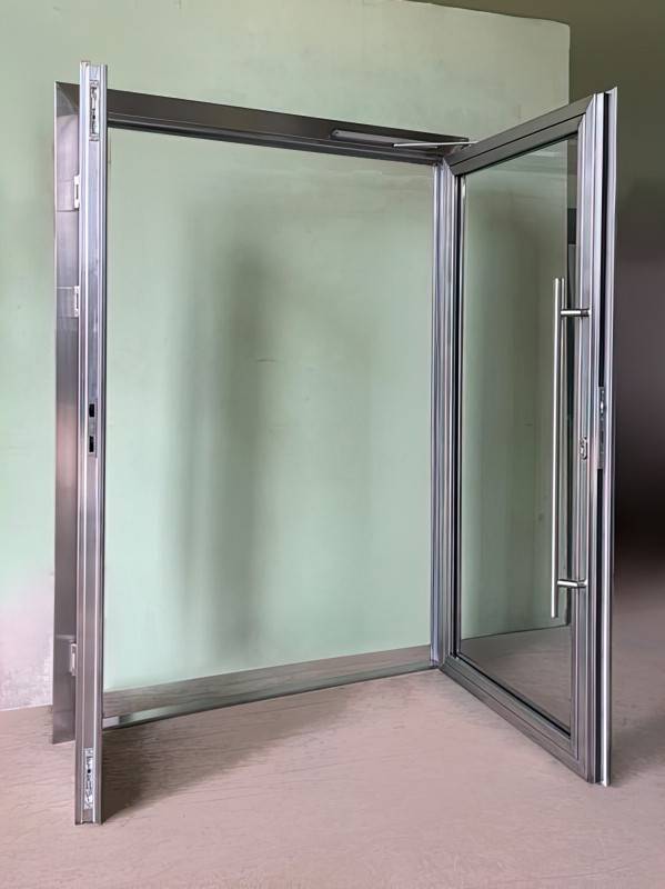 Изготовленная дверь Изготовленная дверь