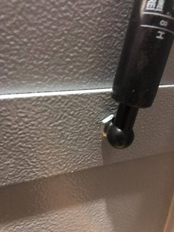 Крепление амортизатора