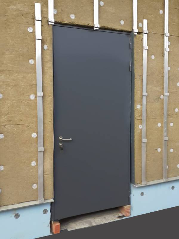 Однопольная глухая дверь (Волковское шоссе, 23в) Однопольная глухая дверь (Волковское шоссе, 23в)