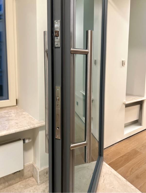 Противопожарные технические двери с максимальным остеклением Противопожарные технические двери с максимальным остеклением