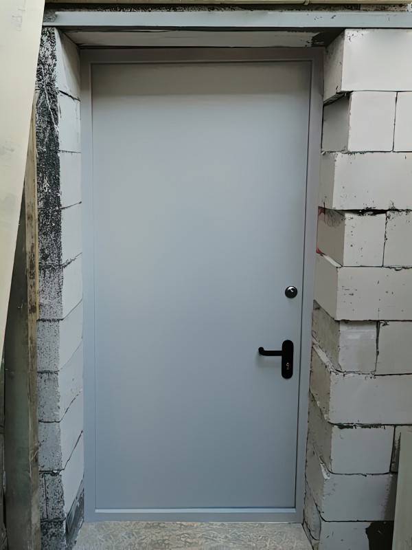 Огнестойкая дверь, фото сзади (коттеджный поселок, Истринский р-н) Огнестойкая дверь, фото сзади (коттеджный поселок, Истринский р-н)