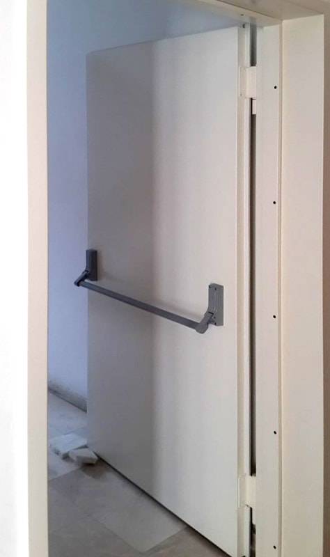 Огнеупорная дверь с системой Антипаника Огнеупорная дверь с системой Антипаника