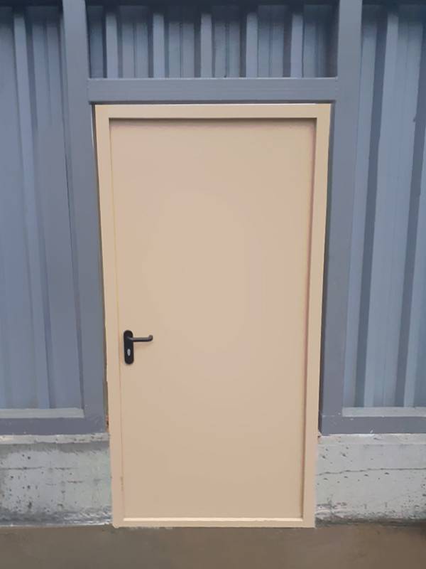 Огнеупорная дверь, вид изнутри (склад, ул. 2-я Вольская) Огнеупорная дверь, вид изнутри (склад, ул. 2-я Вольская)