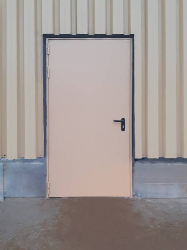 Огнеупорная дверь, вид снаружи (склад, ул. 2-я Вольская) Огнеупорная дверь, вид снаружи (склад, ул. 2-я Вольская)