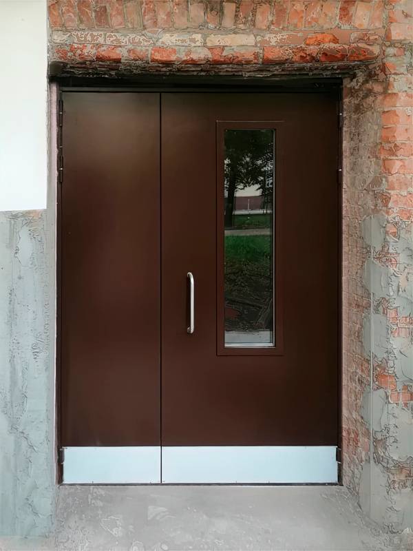 Подъездная дверь (ул. Пруд-Ключики, 3) Подъездная дверь (ул. Пруд-Ключики, 3)