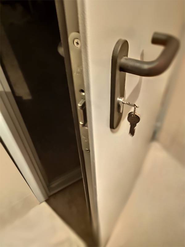 Ручка и замок Ручка и замок