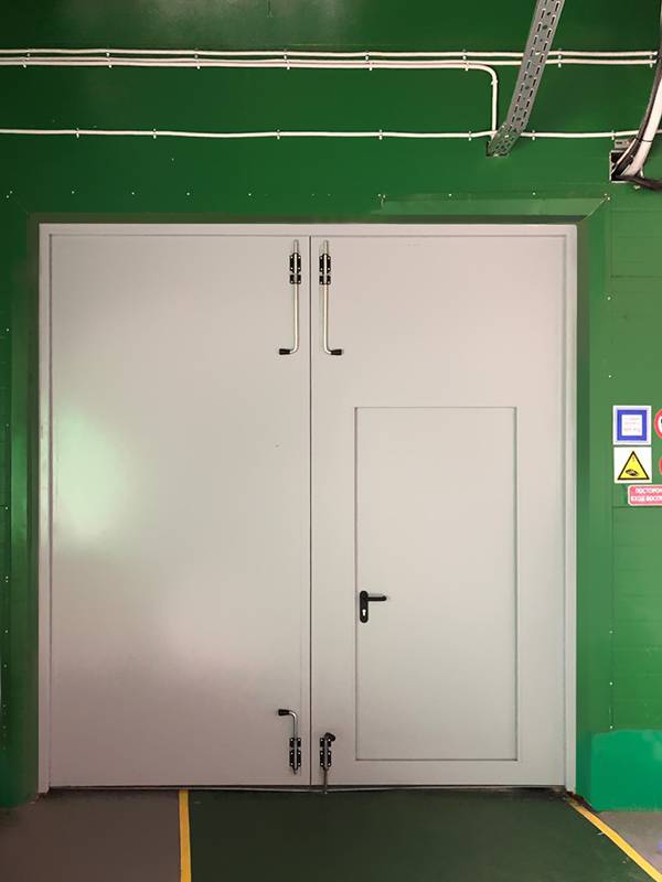 Ворота с обратной стороны (завод «Состра», д. Бужарово, ул. Центральная, 21) Ворота с обратной стороны (завод «Состра», д. Бужарово, ул. Центральная, 21)